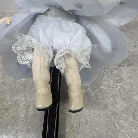 Vintage Greentree music box 8” doll of the month Aquarius with tags, stand. - Picture 10 of 15